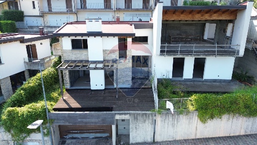 Foto Villa singola in via pratomarone, Palazzago di 210 m² con 5 locali