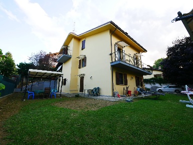 Foto Villa singola in via piave, Serramazzoni di 300 m² con 5 locali