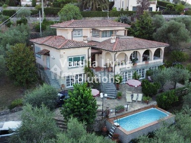 Foto Villa unifamiliare a Massarosa Bargecchia, Corsanico di 390 m²