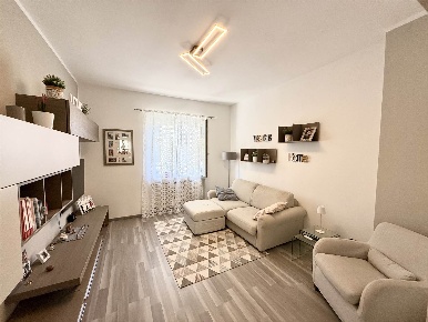 Foto Appartamento in via sottomonte, Laives Centro di 83 m² con 3 locali