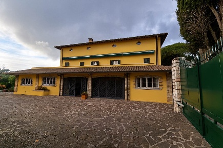 Foto Villa unifamiliare in Str. del Brozzo 3, Perugia Montebello di 807 m²