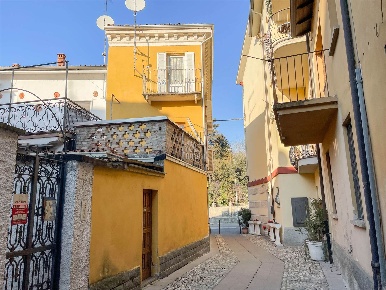 Foto Case semi ndipendenti in piazza della Fiera, Godiasco Salice Terme