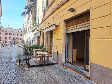 Foto Negozio in via Roma, Viterbo Sacrario - Piazza della Rocca di 36 m²
