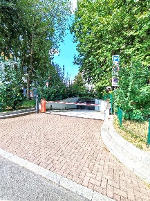 Foto Garage in via ozanam, Milano Buenos Aires di 9 m² con 1 locali