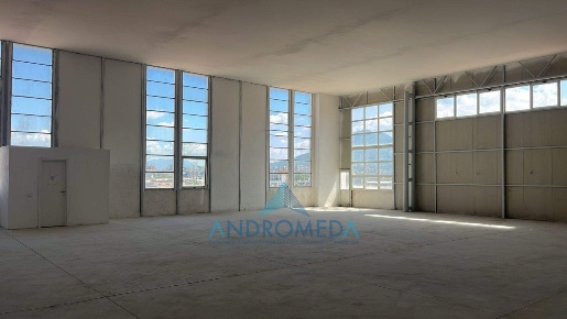 Foto Capannone industriale a Napoli Zona Industriale - Marina di 480 m²