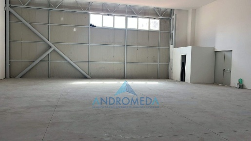 Foto Capannone industriale a Napoli Zona Industriale - Marina di 340 m²