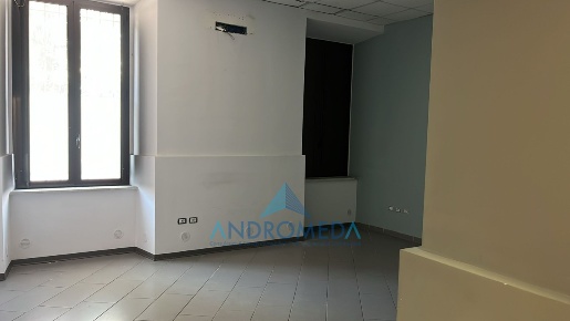 Foto Ufficio a Napoli Zona Industriale - Marina di 90 m² con 2 locali