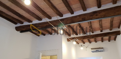 Foto Locale commerciale in Via Cavour, Siena Fuori Porta Camollia di 20 m²