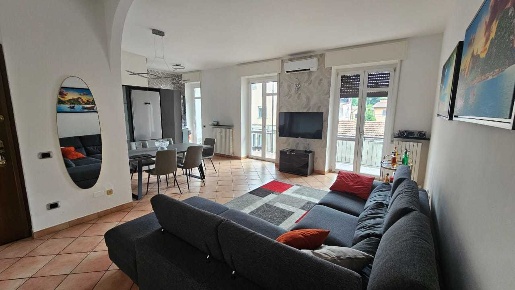 Foto Appartamento in Via Torino  11, Arona Centro di 105 m² con 4 locali