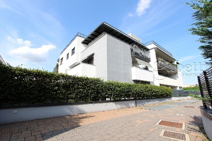 Foto Appartamento in Via Pregnana, Cornaredo Centro di 120 m² con 3 locali