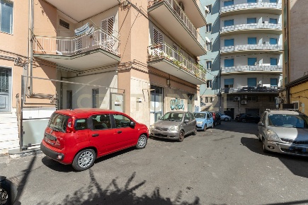 Foto Attività commerciale in Via Paolo Lopis 19/M, Catania Gioeni di 150 m²