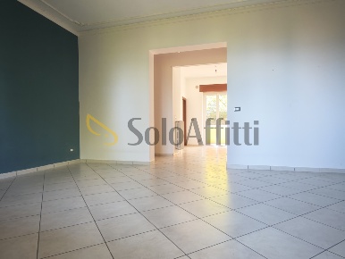 Foto Appartamento in Via Mantini, Pescara di 132 m² con 4 locali in affitto