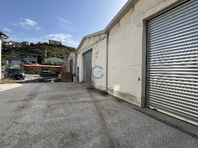 Foto Capannone industriale in Viale Lucrezia della Valle 59, Catanzaro Sala