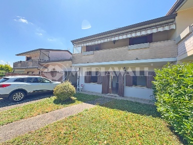 Foto Villa a schiera a Fiume Veneto Centro di 143 m² con 5 locali
