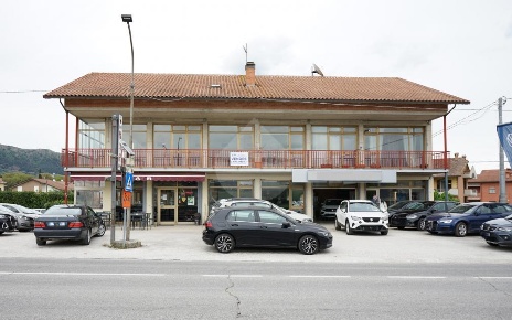 Foto Negozio in Via Europa, Gubbio Cipolleto di 914 m² in vendita