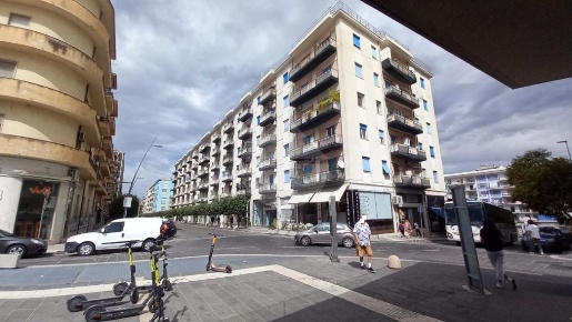 Foto Negozio in Corso luigi Fera, Cosenza di 260 m² con 3 locali in vendita