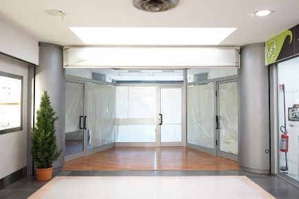 Foto Negozio in Via Beniamino Ubaldi, Gubbio Centro di 140 m² in affitto