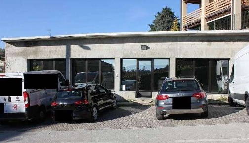 Foto Ufficio in Via Lodorina 11, Erba Centro di 137 m² con 1 locali