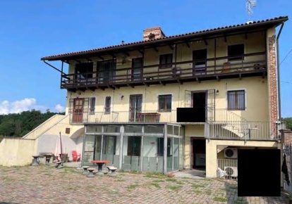 Foto Negozio in Viale Marconi, Romano Canavese Centro di 288 m² in vendita