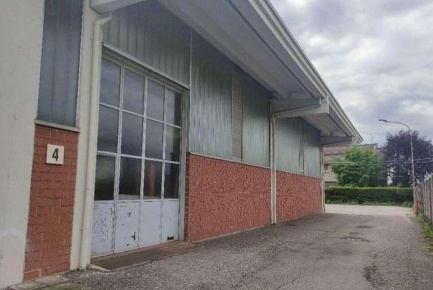 Foto Magazzino in Via MILANO 39, Cabiate di 2900 m² con 1 locali in vendita