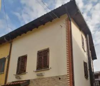 Foto Appartamento in Via Roma, Inverigo Centro di 129 m² con 6 locali