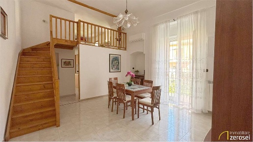 Foto Appartamento in Via Lucafò 41, Noicattaro Centro di 80 m² con 3 locali