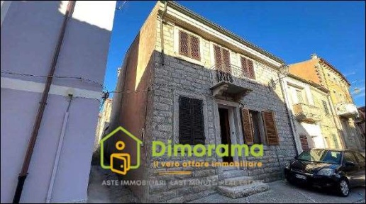Foto Appartamento in Via carlo alberto 18, Luras di 187 m² con 12 locali