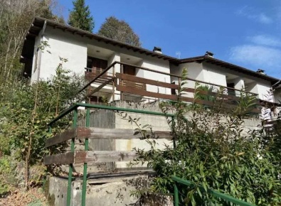 Foto Villa a schiera in Via Gavazzo, Valbondione di 90 m² con 6 locali