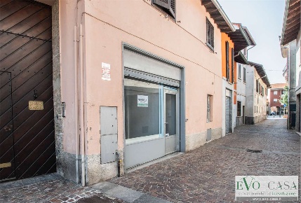 Foto Negozio in Via Camillo Benso Conte di Cavour 8, Ferno Centro di 41 m²