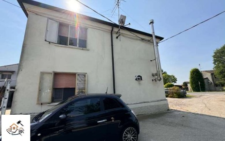 Foto Appartamento in con accesso pedonale e carraio da via Rossini  7,