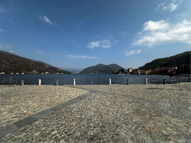 Foto Negozio in via marconi 3, Porto Ceresio di 65 m² con 2 locali