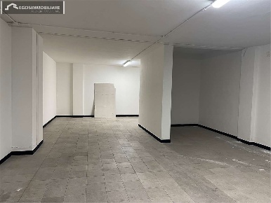 Foto Capannone industriale a Desenzano del Garda di 440 m² con 1 locali