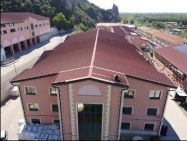 Foto Ufficio a Montignoso Zona Collinare Palatina di 232 m² con 4 locali