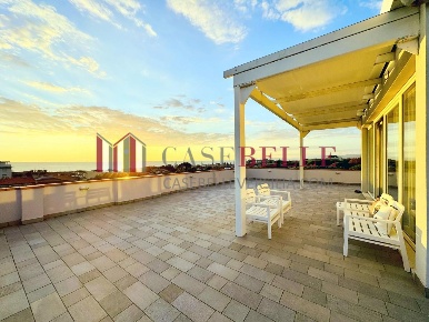 Foto Attico a Camaiore Lido di Camaiore di 75 m² con 3 locali in vendita