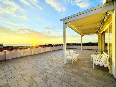 Foto Attico a Camaiore Lido di Camaiore di 75 m² con 3 locali in vendita
