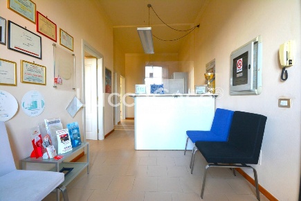 Foto Ufficio a Lucca Arancio di 115 m² con 4 locali in vendita