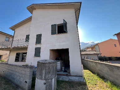 Foto Villa unifamiliare a Buti Cascine La Croce di 120 m² con 4 locali