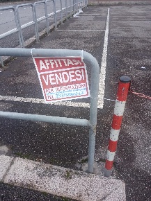 Foto Box a Campi Bisenzio Capalle, La Villa, Esselunga di 12 m² in vendita