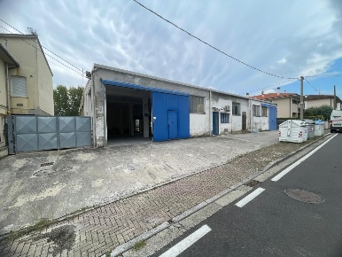 Foto Capannone industriale a Terricciola Selvatelle di 450 m² con 3 locali