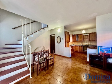 Foto Villa bifamiliare a Montignoso Capanne, Prato di 80 m² con 4 locali