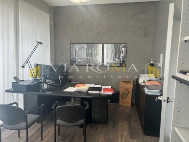 Foto Ufficio a Lucca Arancio di 100 m² con 4 locali in vendita
