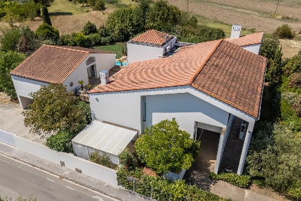 Foto Villa unifamiliare a Ponsacco Centro di 623 m² con 14 locali