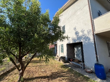 Foto Villa unifamiliare a Buti Cascine La Croce di 160 m² con 6 locali