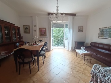 Foto Appartamento a Carrara Marina di Carrara di 96 m² con 4 locali