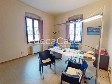 Foto Ufficio a Lucca Arancio di 115 m² con 3 locali in affitto