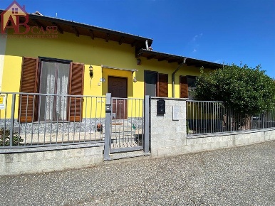 Foto Villa a schiera in VIA MAZZINI, Gambolò Centro di 89 m² con 3 locali