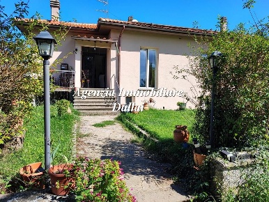Foto Villa unifamiliare in SP 41 di Sagginale, Vicchio di 235 m² in vendita
