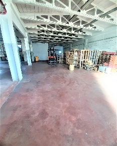 Foto Capannone industriale a Gornate Olona di 800 m² con 10 locali