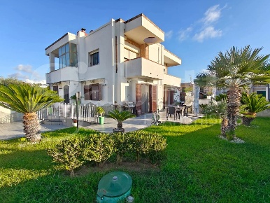 Foto Casa indipendente in Via SPIAGGIA ROMANA 00, Bacoli Centro di 110 m²