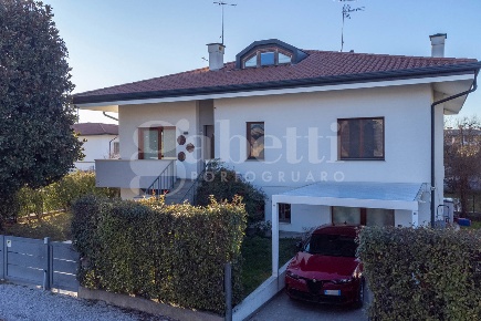Foto Villa bifamiliare in Via Dante Alighieri 37, Portogruaro Centro